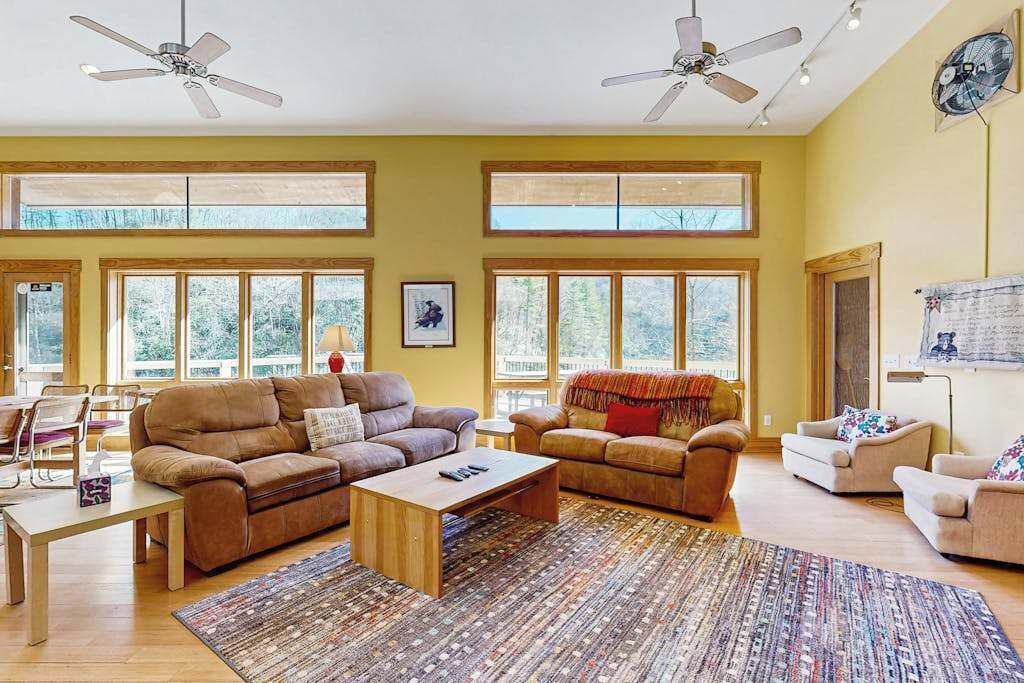Photo of Livingroom in Tuckasegee