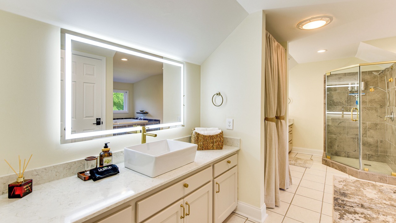 Photo of Bathroom in Bowling Green