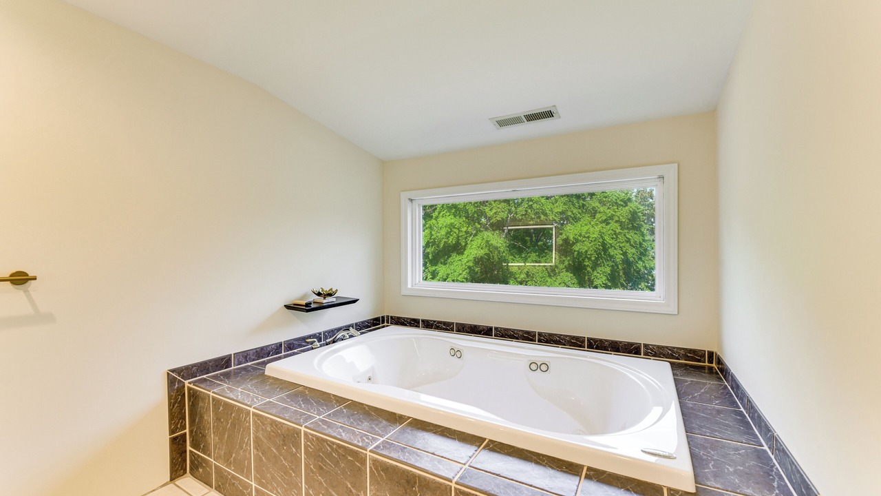 Photo of Bathroom in Bowling Green