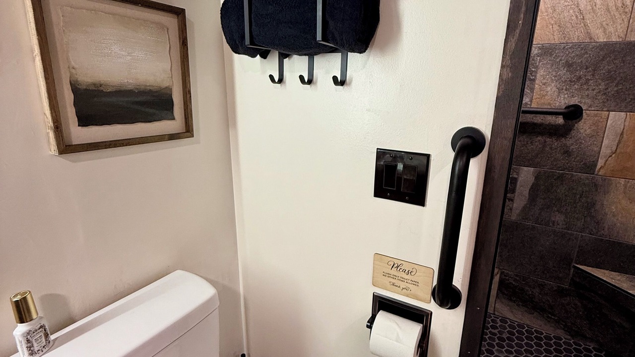 Photo of Bathroom in Nahunta