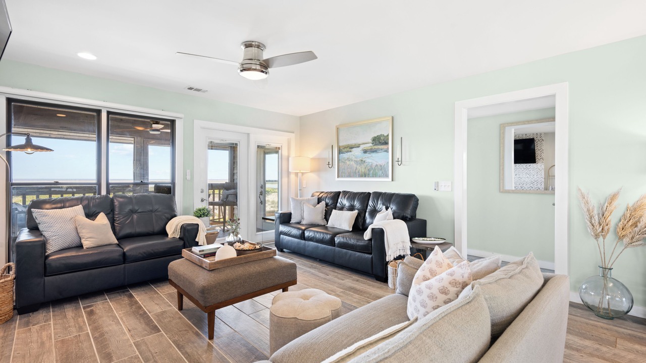 Photo of Livingroom in Oceanmarsh Subdivision