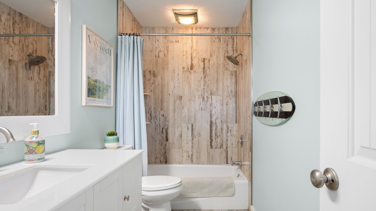 Photo of Bathroom in Oceanmarsh Subdivision