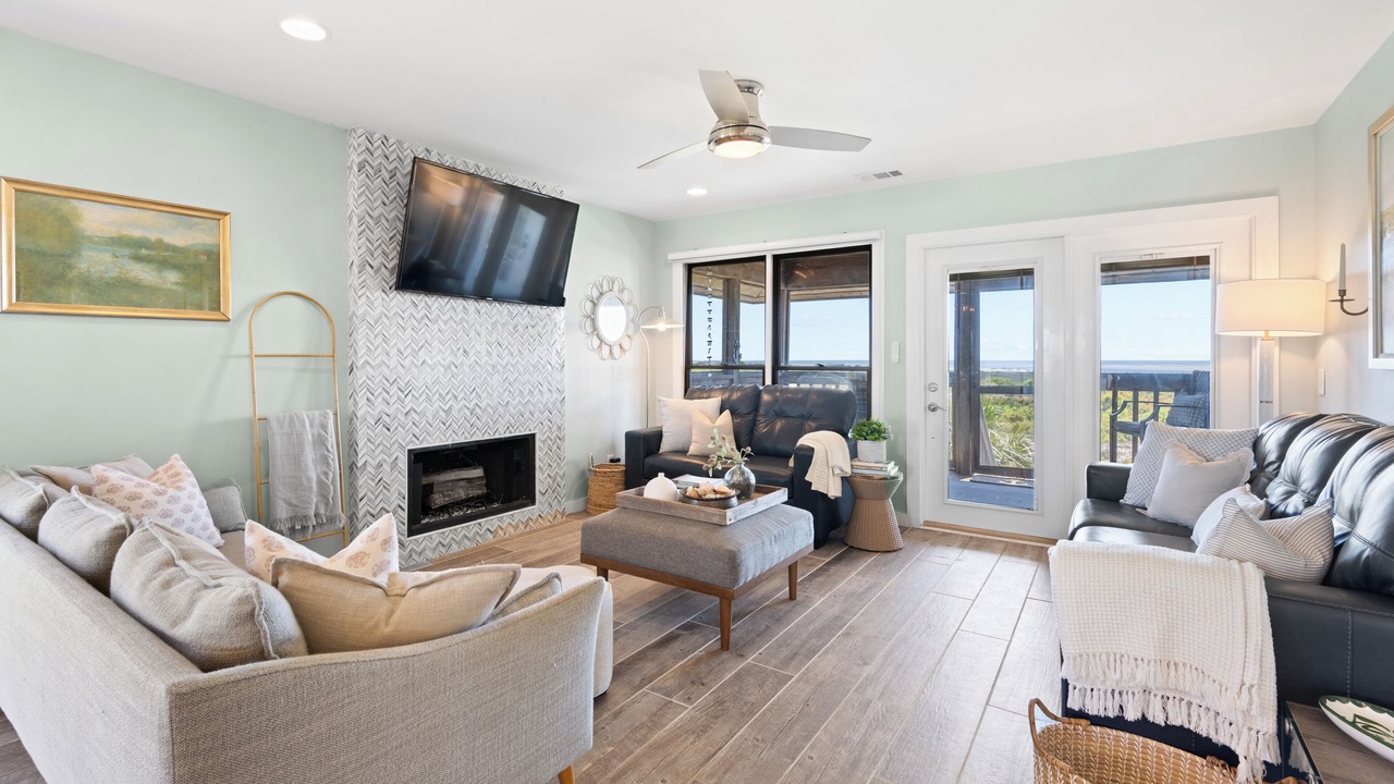 Photo of Livingroom in Oceanmarsh Subdivision