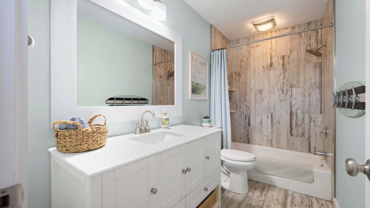 Photo of Bathroom in Oceanmarsh Subdivision