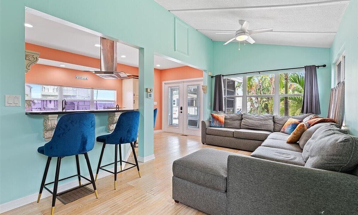 Photo of Livingroom in Hutchinson Island South