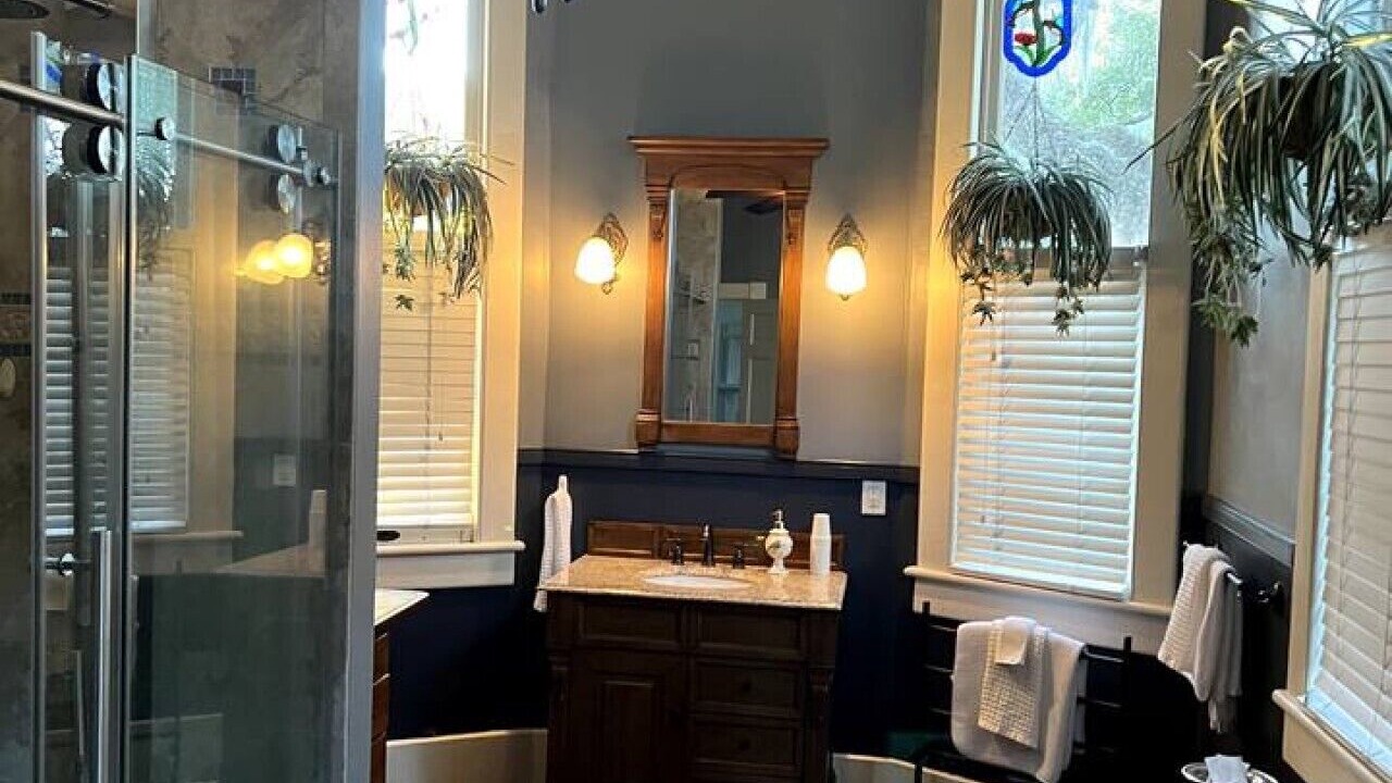 Photo of Bathroom in Thomas Square