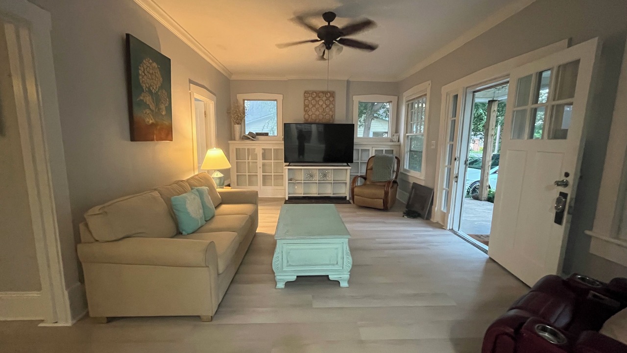 Photo of Livingroom in Cleveland