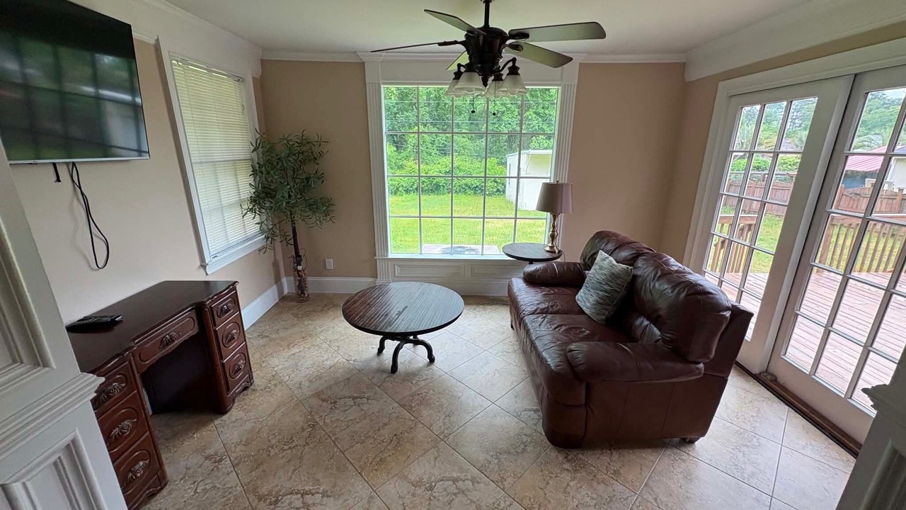 Photo of Livingroom in West Columbia