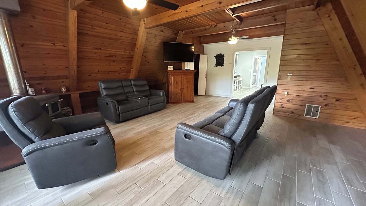 Photo of Livingroom in Hollands Landing