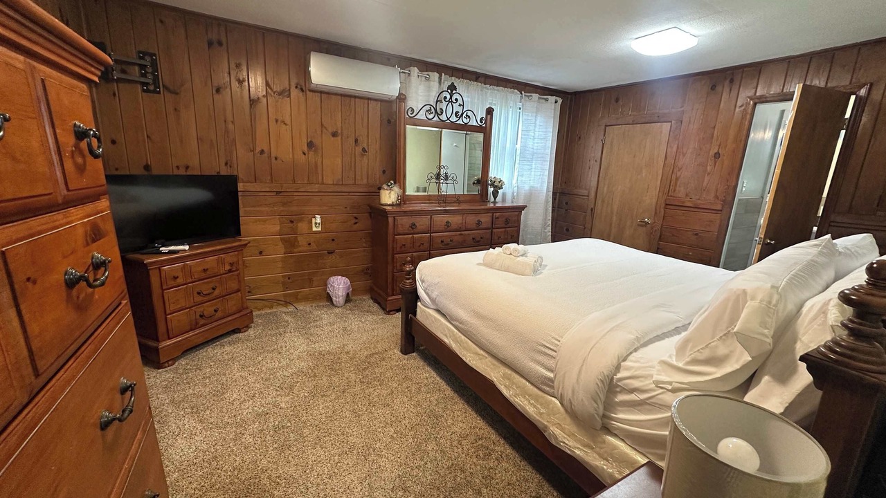 Photo of Bedroom in Hollands Landing