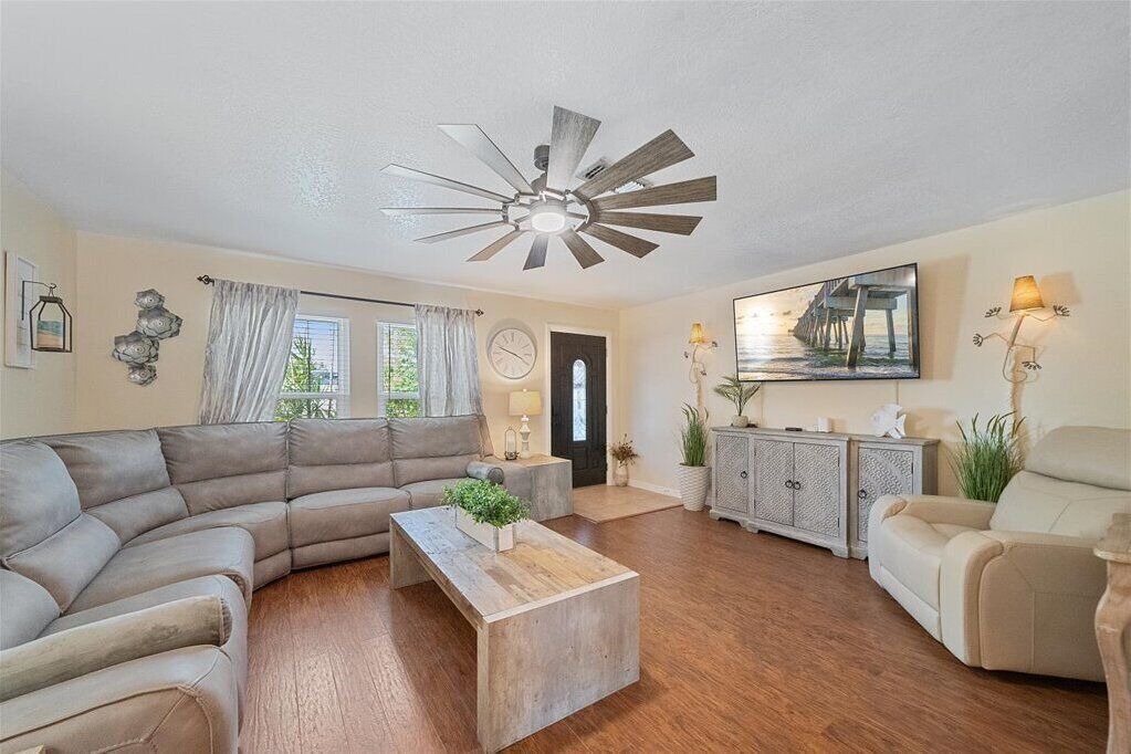 Photo of Livingroom in Lake Sarasota
