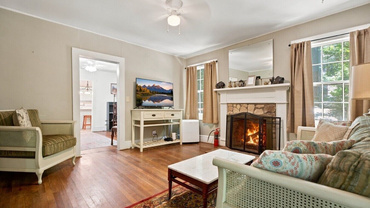 Photo of Livingroom in Rocky Bottom