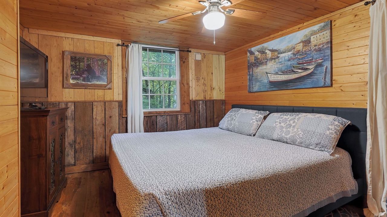 Photo of Bedroom in Smithville