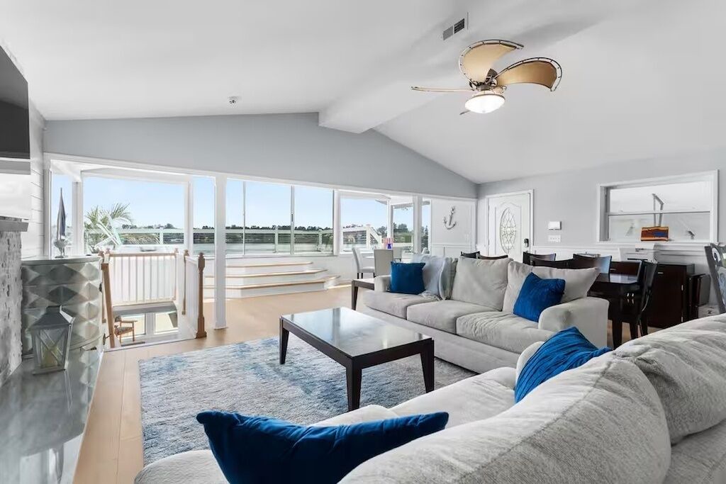 Photo of Livingroom in Lake Murray of Richland