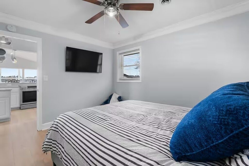 Photo of Bedroom in Lake Murray of Richland