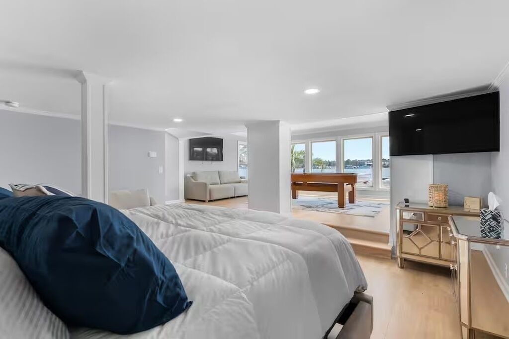 Photo of Bedroom in Lake Murray of Richland