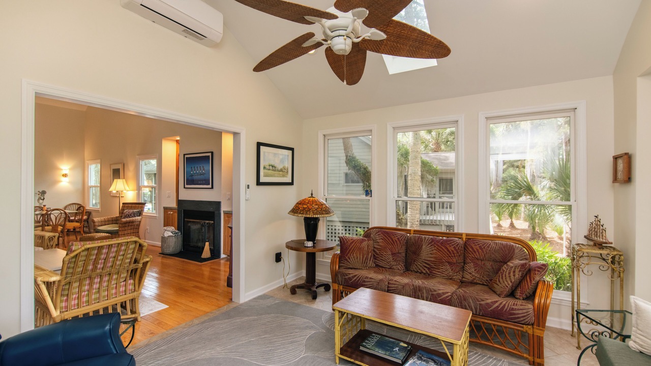 Photo of Livingroom in Oak Grove