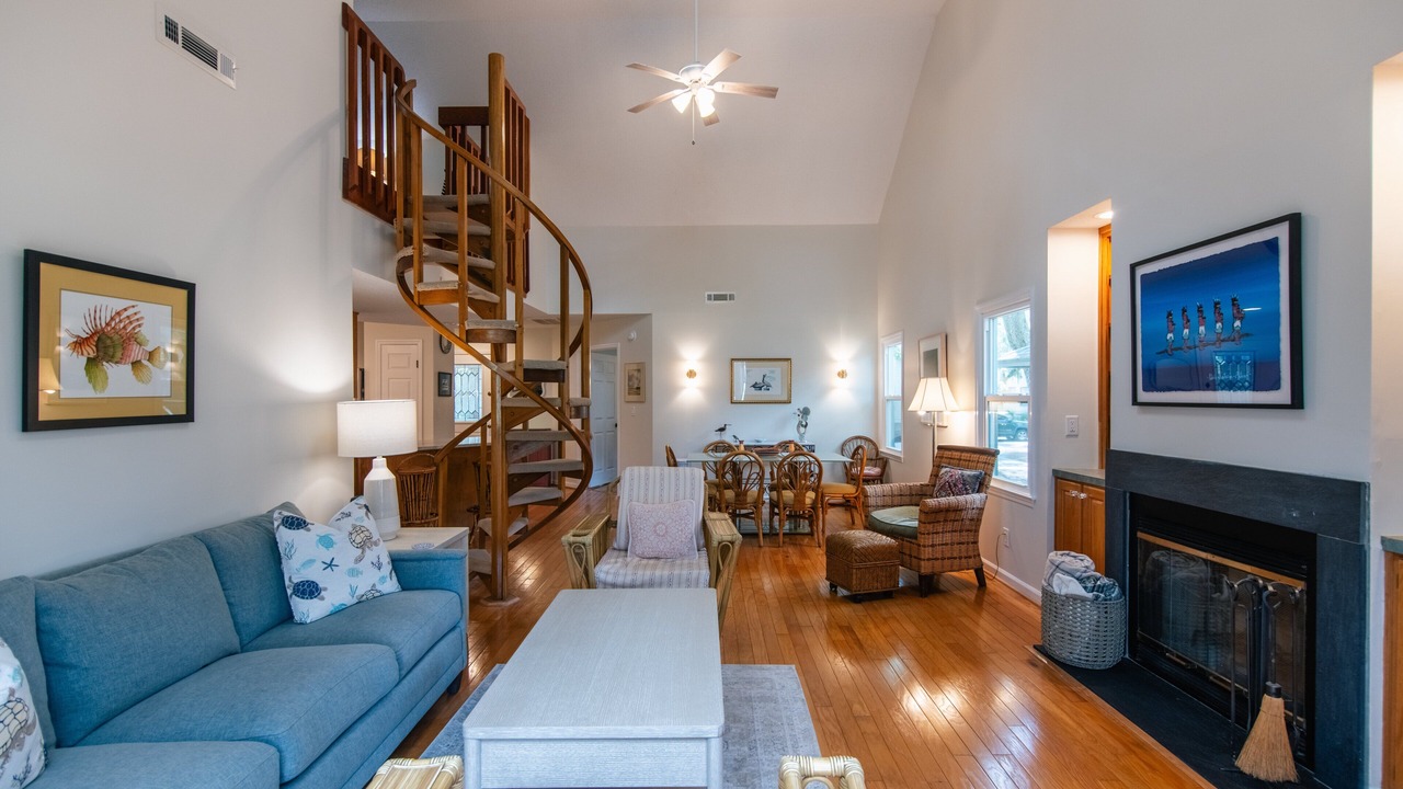 Photo of Livingroom in Oak Grove