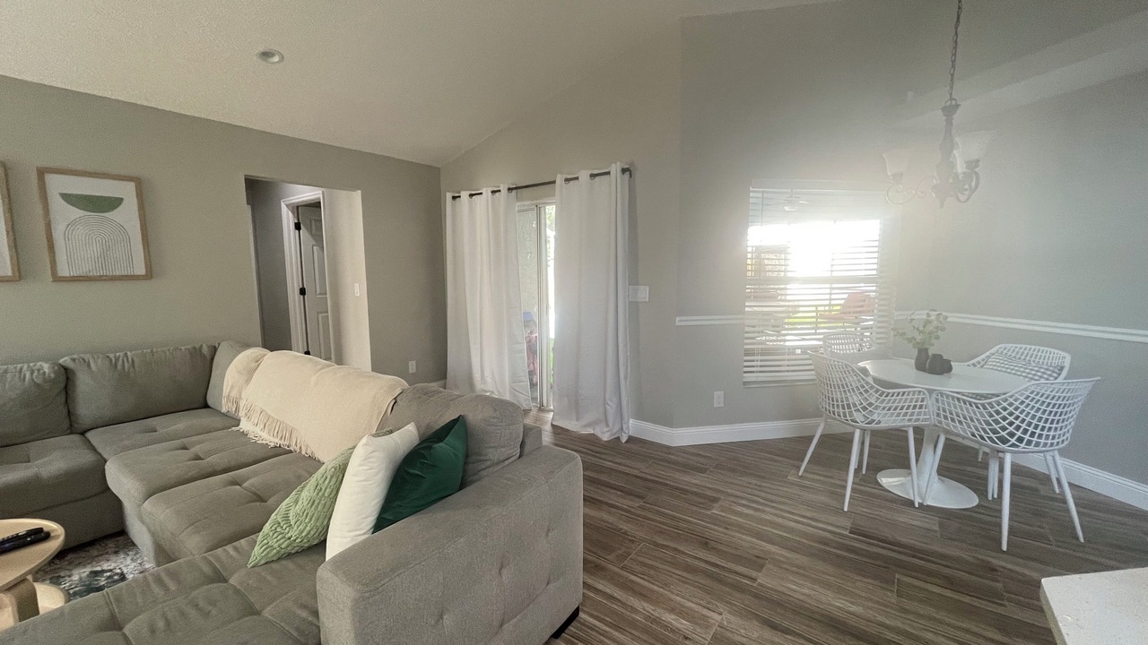Photo of Livingroom in Riverview