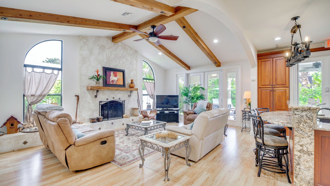 Photo of Livingroom in Indian River Shores