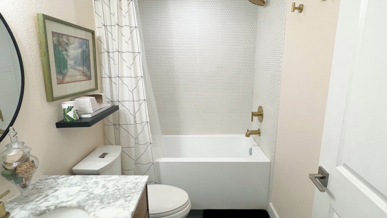 Photo of Bathroom in Audubon Park