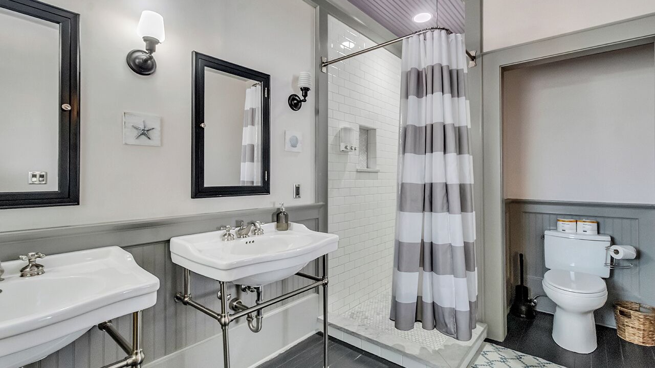 Photo of Bathroom in Savannah Victorian District