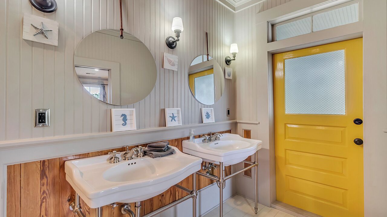 Photo of Bathroom in Savannah Victorian District