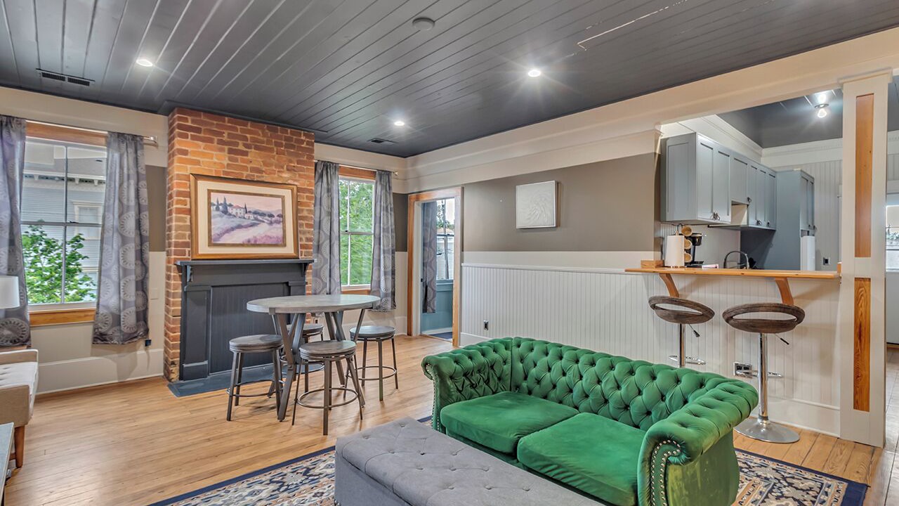 Photo of Livingroom in Savannah Victorian District