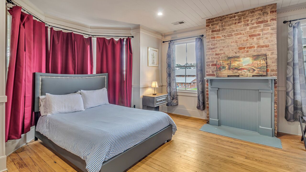 Photo of Bedroom in Savannah Victorian District