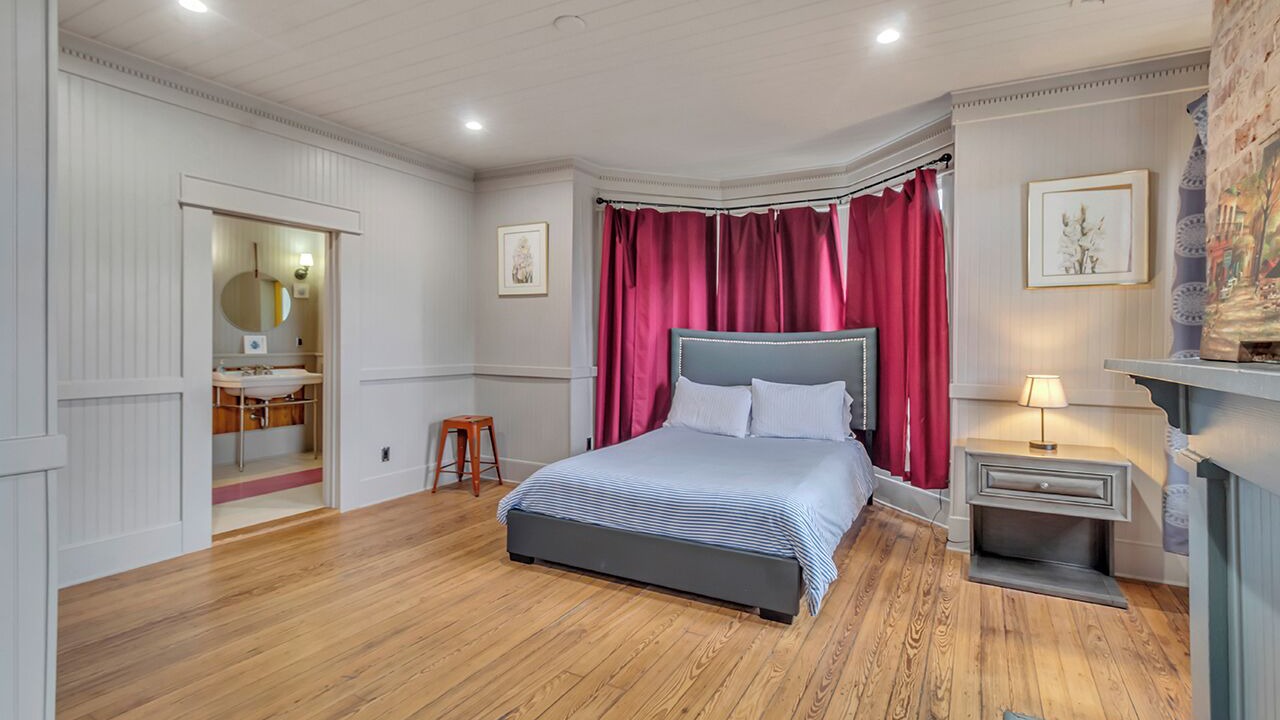 Photo of Bedroom in Savannah Victorian District