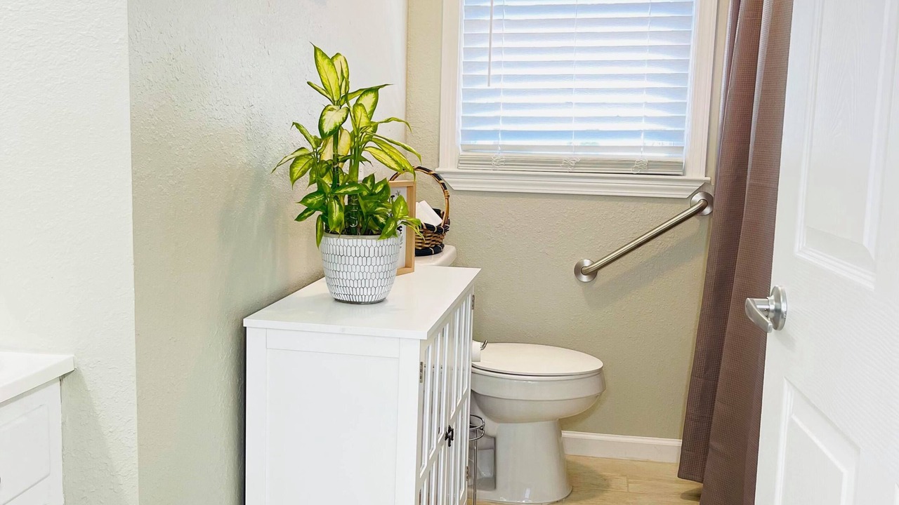 Photo of Bathroom in Lyons
