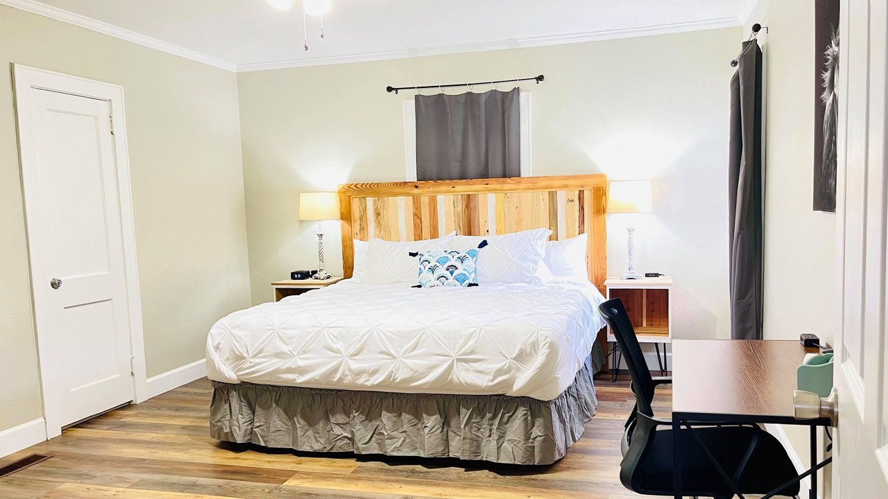 Photo of Bedroom in Lyons