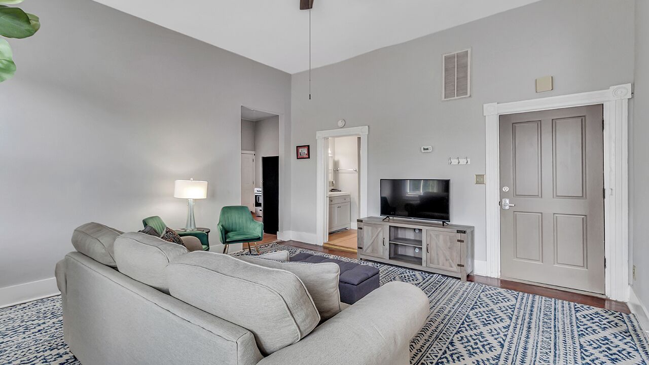 Photo of Livingroom in Savannah Victorian District