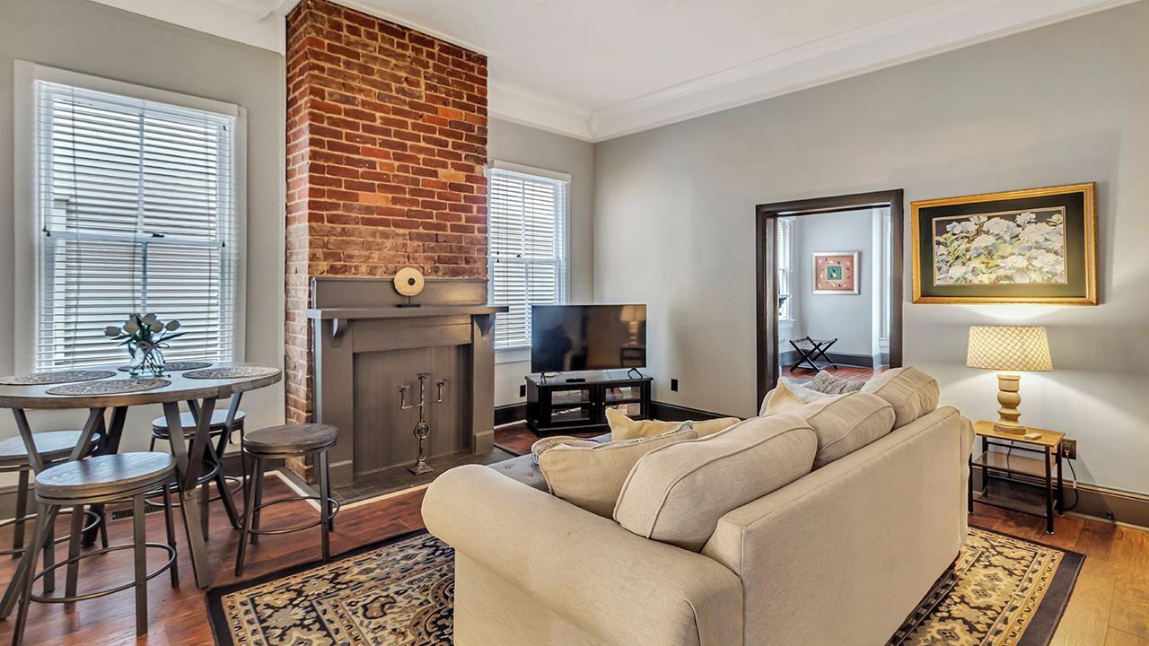 Photo of Livingroom in Savannah Victorian District