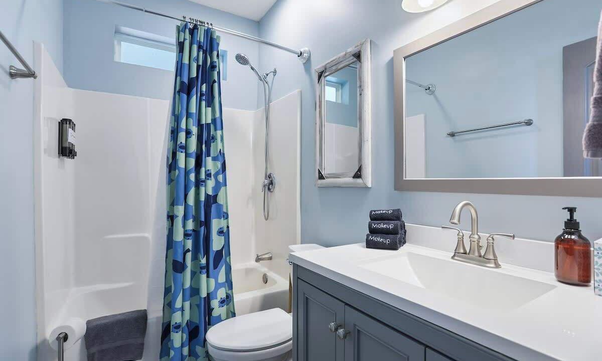 Photo of Bathroom in Thunderbolt