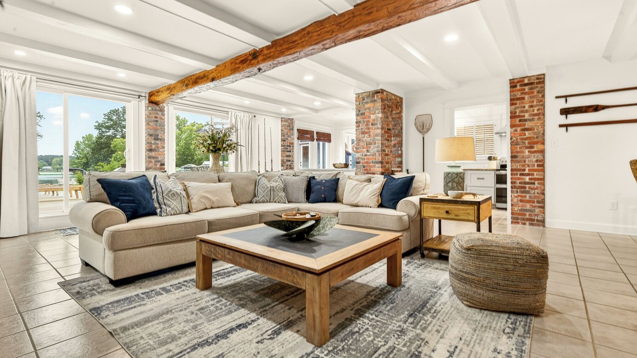 Photo of Livingroom in Manning