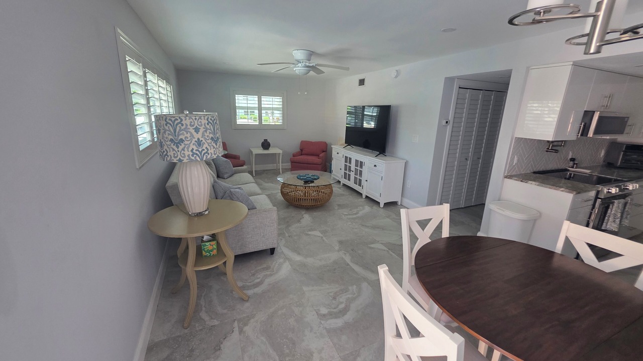Photo of Livingroom in Royal Harbor