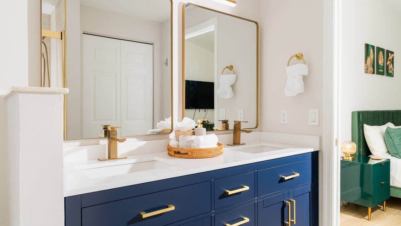 Photo of Bathroom in Crown Pointe