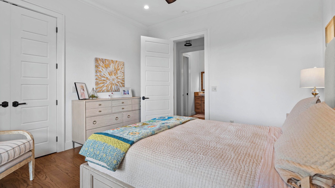 Photo of Bedroom in Glenville