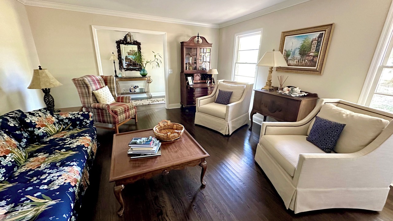 Photo of Livingroom in Chapin