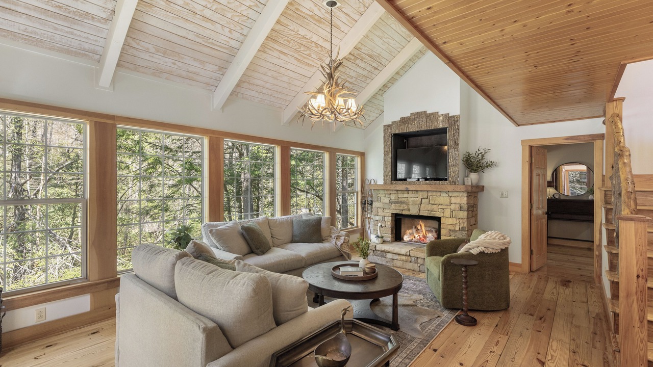 Photo of Bedroom in Lake Toxaway