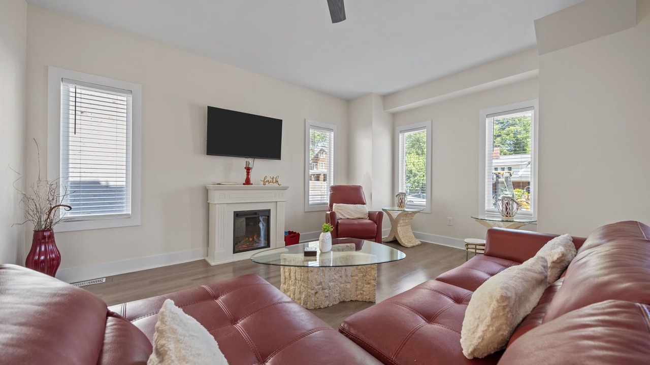 Photo of Livingroom in Downtown