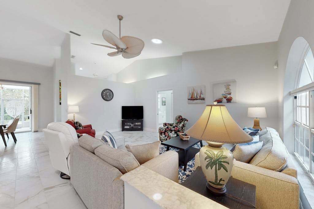 Photo of Livingroom in Crown Pointe