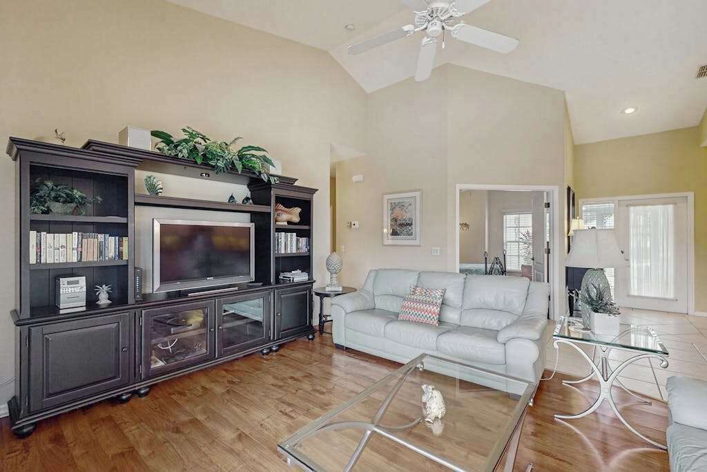 Photo of Livingroom in Falcons Glen