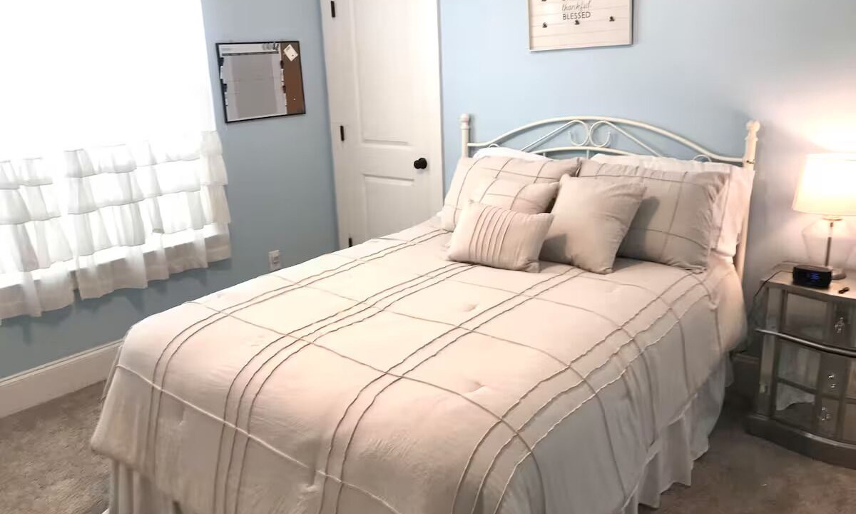 Photo of Bedroom in Appling