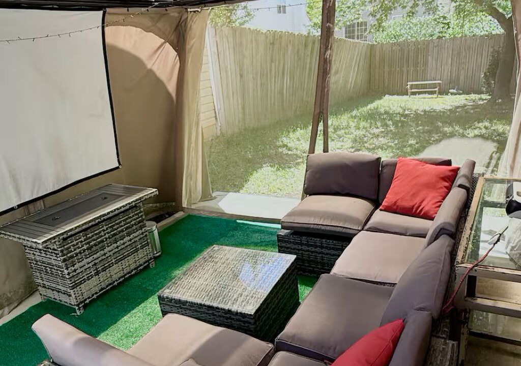Photo of Livingroom in Northeast Raleigh