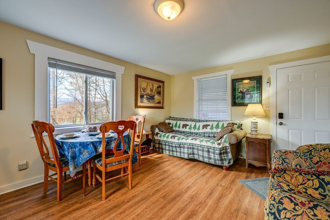 Photo of Livingroom in Qualla