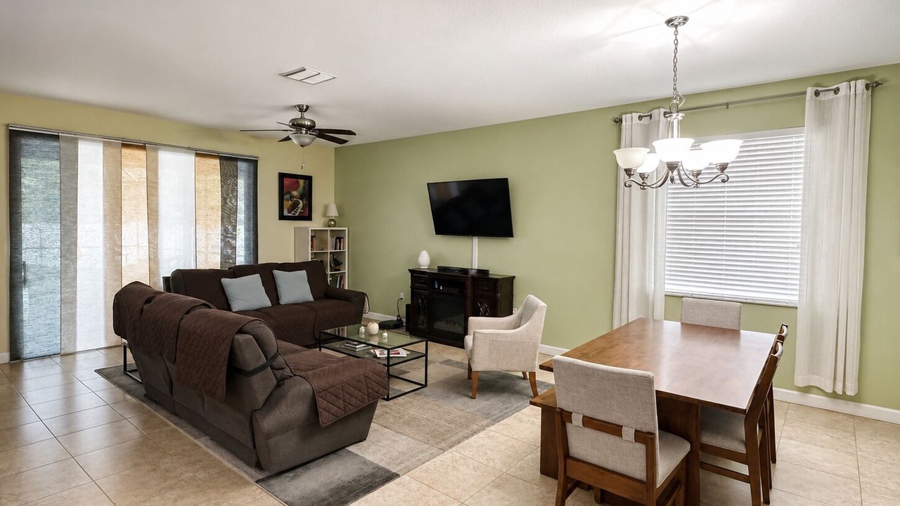 Photo of Livingroom in Live Oak Preserve