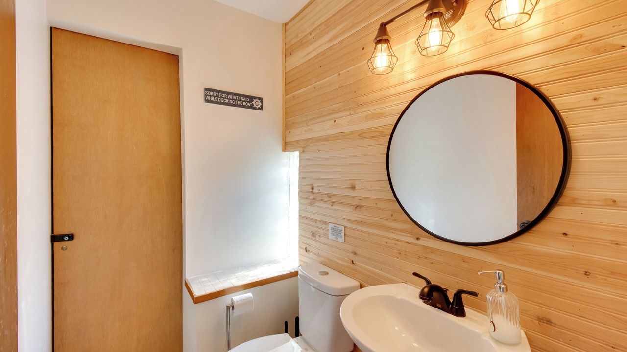 Photo of Bathroom in Seneca