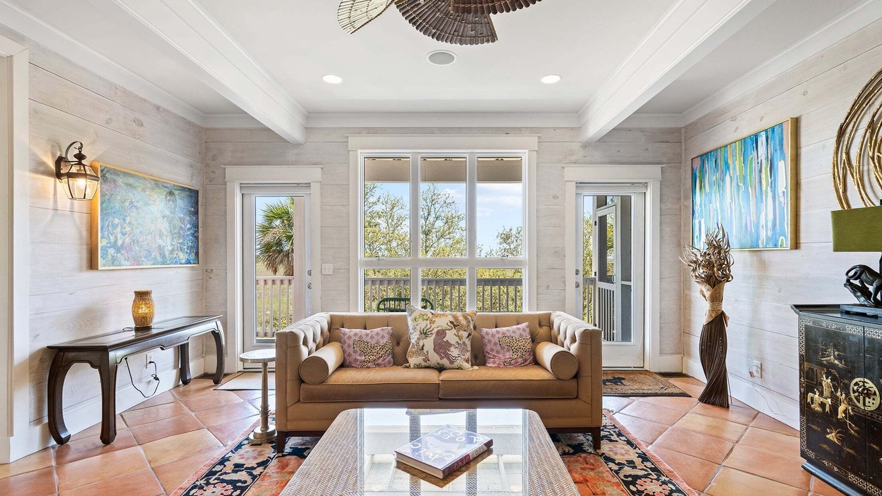 Photo of Livingroom in Oceanmarsh Subdivision